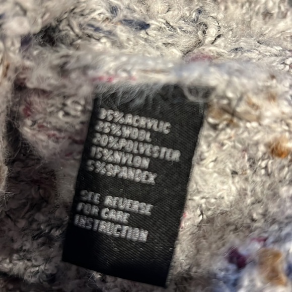 𝅺cliche. Long sleeve  sweater size medium - Picture 9 of 10